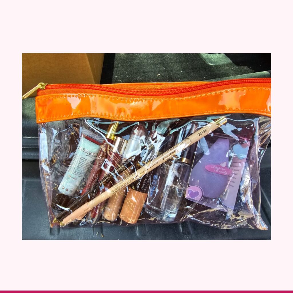 Kit Básico de Maquillaje con Cosmetiquera - 10 piezas